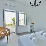 Pyrgos Trilogy Boutique - Oinos Appartement Santorini Island