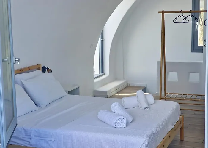 Pyrgos Trilogy Boutique Houses - Oinos * Santorini Island