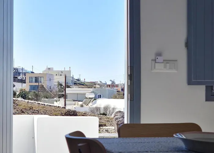 Pyrgos Trilogy Boutique Houses - Oinos Apartment Santorini Island