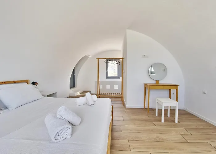 Apartment Pyrgos Trilogy Boutique Houses - Oinos