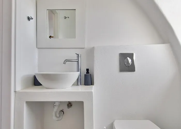Pyrgos Trilogy Boutique Houses - Oinos Apartment Santorini Island