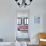 Pyrgos Trilogy Boutique - Oinos Apartamento Santorini Island